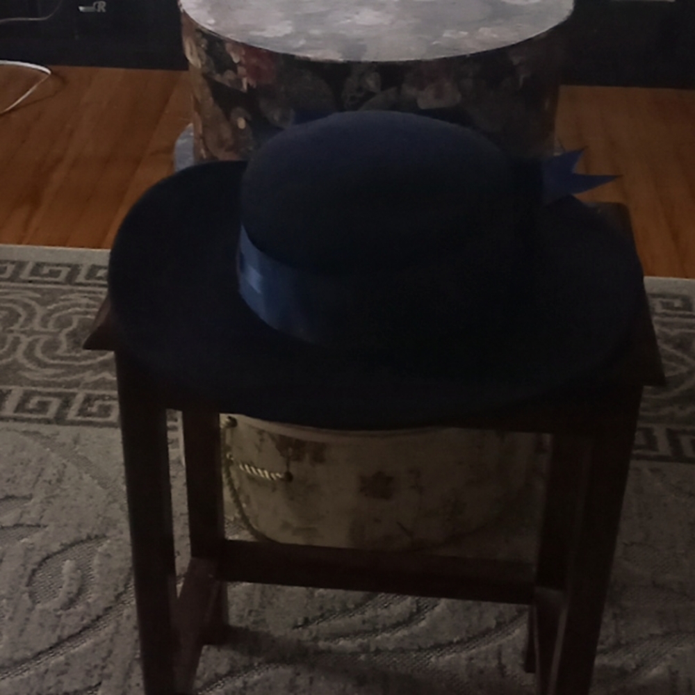 Navy wool medium brim hat